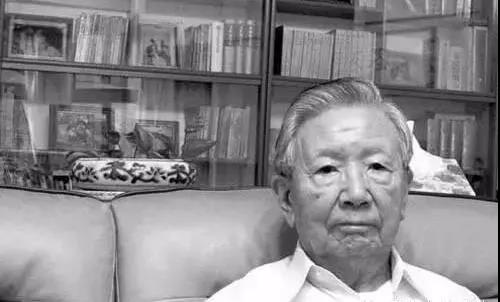 【致敬|韦政通•生存 生活 生命】海格物流向江苏镇江市图书馆捐赠韦政通先生铜像 【致敬|韦政通•生存 生活 生命】海格物流向江苏镇江市图书馆捐赠韦政通先生铜像