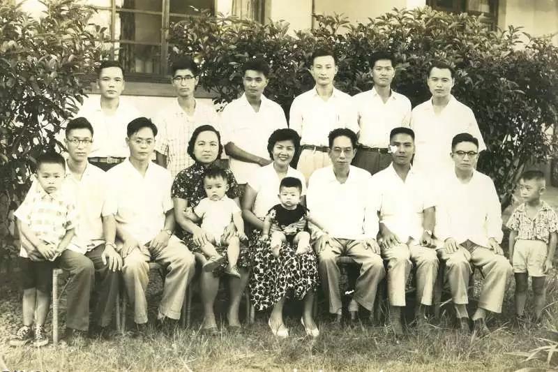 【致敬|韦政通•生存 生活 生命】海格物流向江苏镇江市图书馆捐赠韦政通先生铜像 【致敬|韦政通•生存 生活 生命】海格物流向江苏镇江市图书馆捐赠韦政通先生铜像