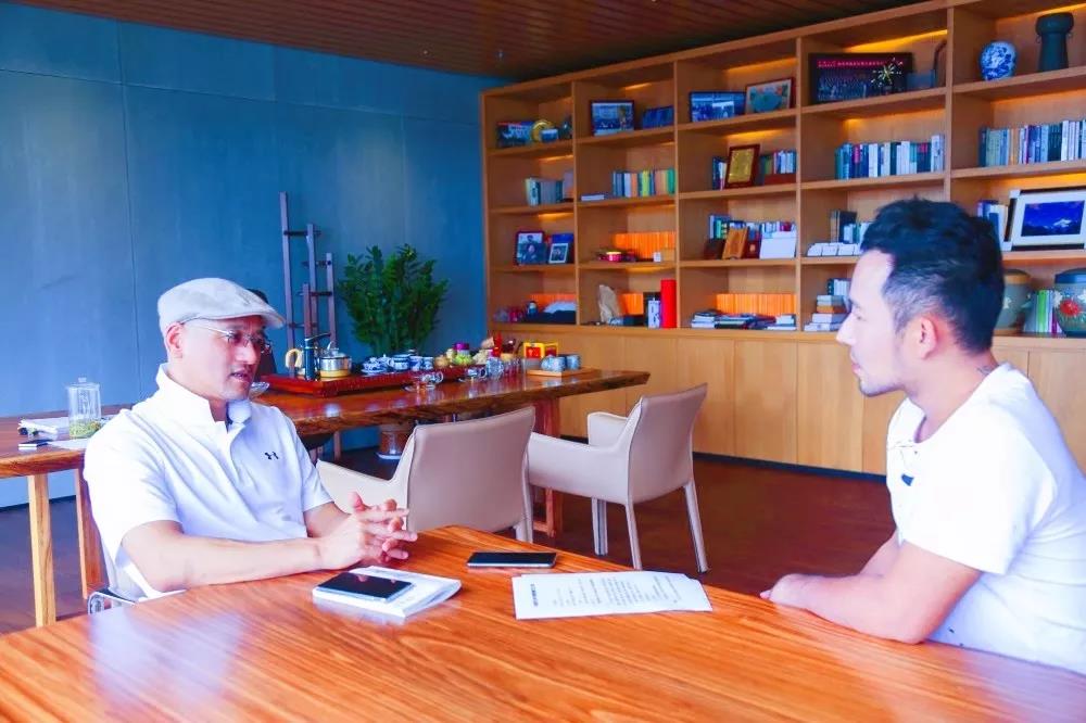 【致敬|韦政通•生存 生活 生命】海格物流向江苏镇江市图书馆捐赠韦政通先生铜像 【致敬|韦政通•生存 生活 生命】海格物流向江苏镇江市图书馆捐赠韦政通先生铜像