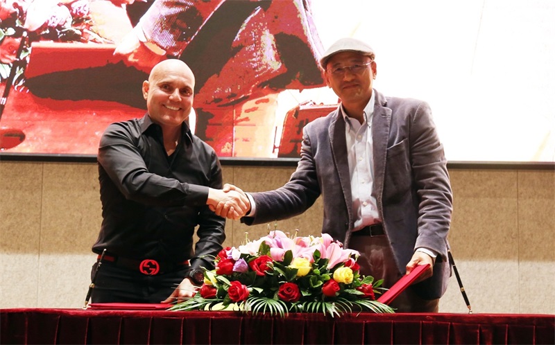 【携手共赢】Sample King(样板王)签约入驻海格云链大楼! 【携手共赢】Sample King(样板王)签约入驻海格云链大楼!