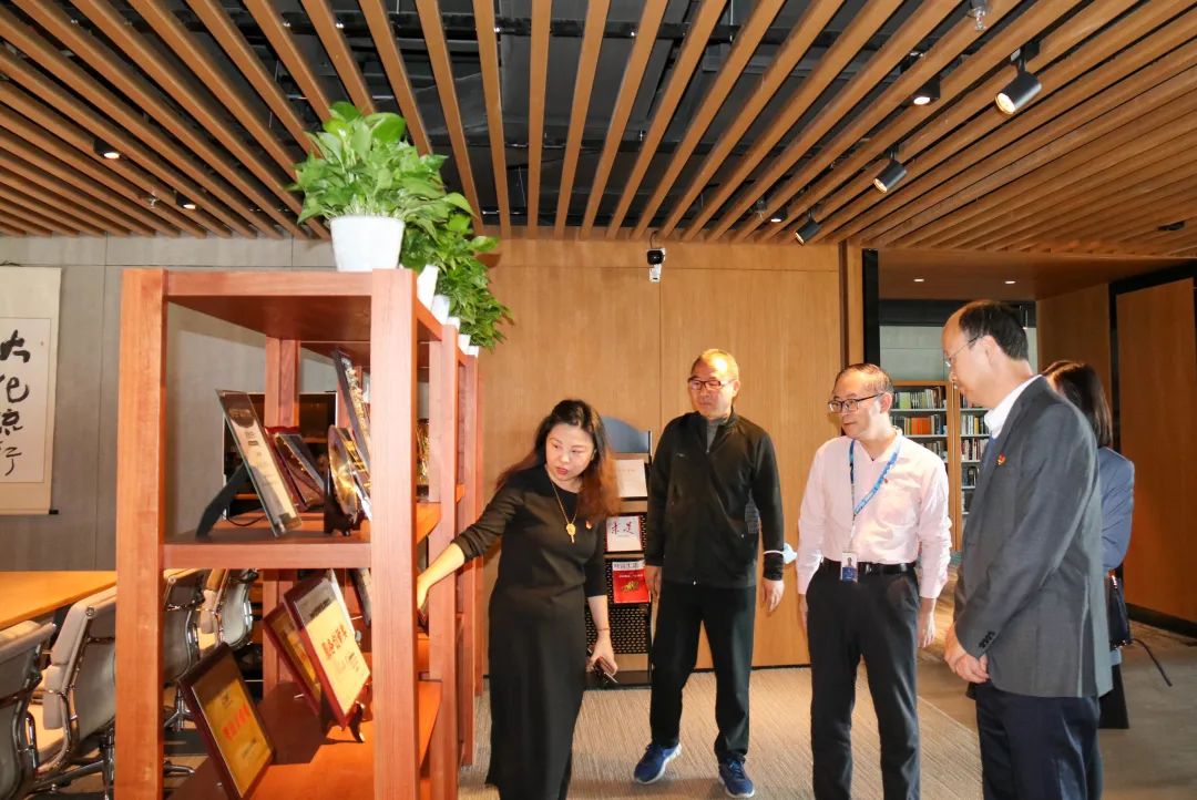 广东省轻工业技师学院党委书记一行来访海格 广东省轻工业技师学院党委书记一行来访海格