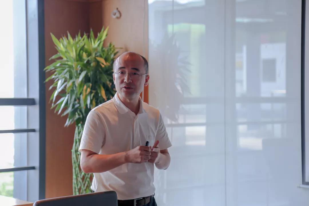 溧阳市副市长陈峰等一行走访调研海格云链 溧阳市副市长陈峰等一行走访调研海格云链