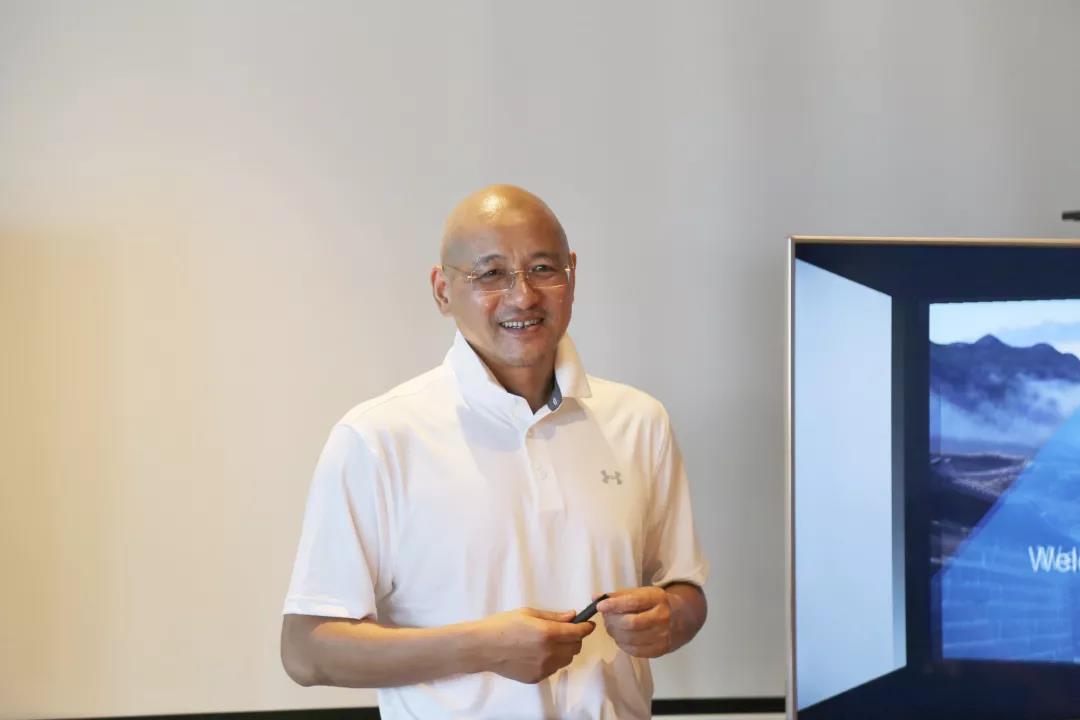 拉丁美洲及欧洲商务代表团到访海格云链,共促中国进口贸易发展 拉丁美洲及欧洲商务代表团到访海格云链,共促中国进口贸易发展