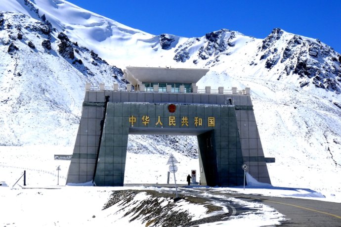 万山堆积雪，积雪压万山——中巴口岸红其拉甫