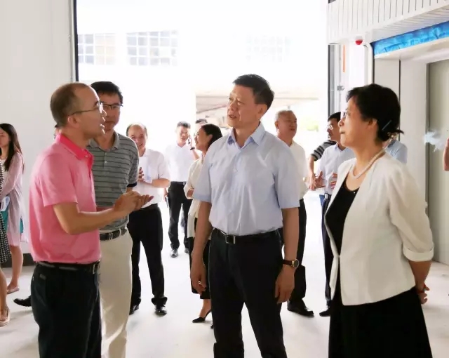 深圳市政协主席戴北方一行调研海格零售物流中心项目 深圳市政协主席戴北方一行调研海格零售物流中心项目