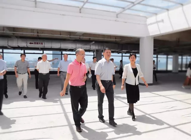 深圳市政协主席戴北方一行调研海格零售物流中心项目 深圳市政协主席戴北方一行调研海格零售物流中心项目