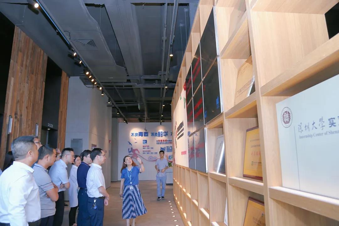 深企人走进名企系列之海格物流参访——暨深圳市企业人力资源发展促进会盐田区分会授牌仪式 深企人走进名企系列之海格物流参访——暨深圳市企业人力资源发展促进会盐田区分会授牌仪式